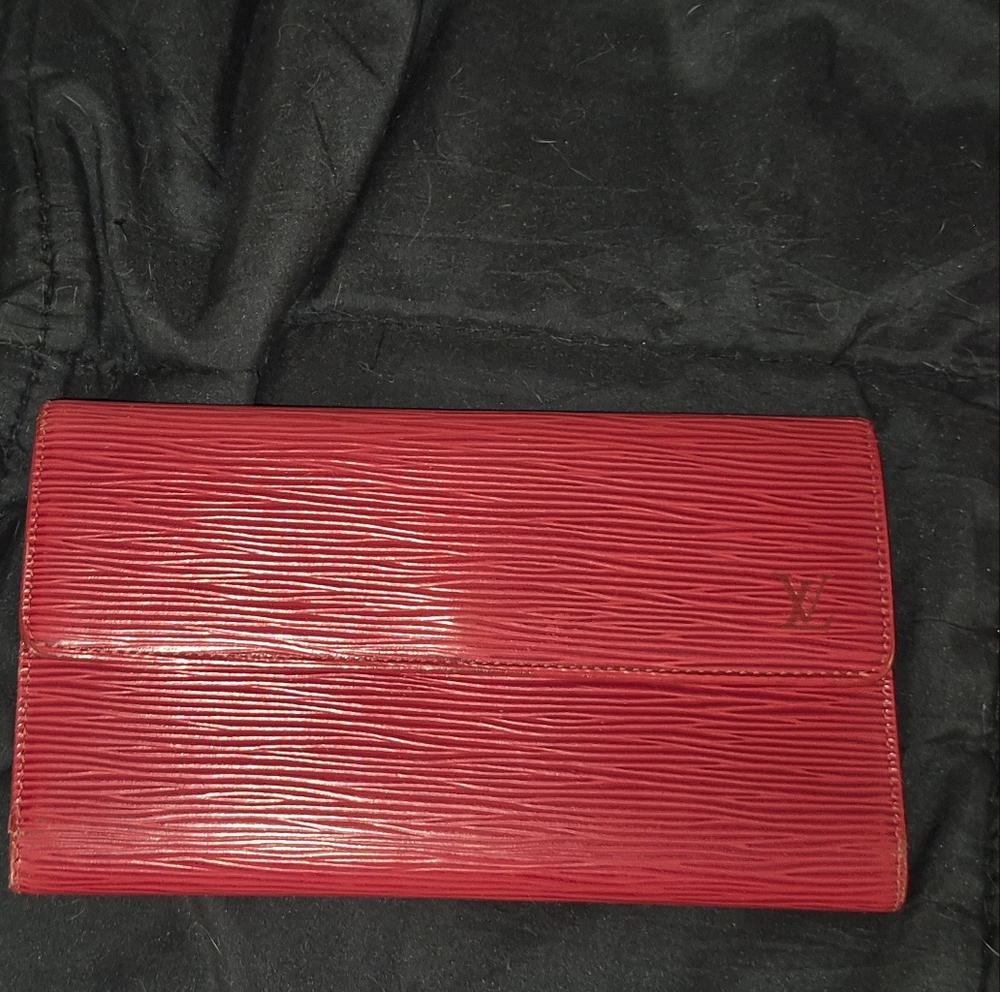 Louis Vuitton red epi. Authentic